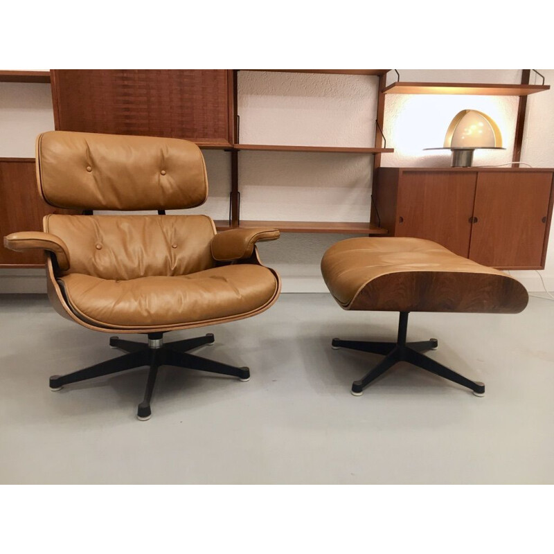 Charles & Ray Eames lounge chair et ottoman vintage en cuir cognac et palissandre pour Mobilier International 1975