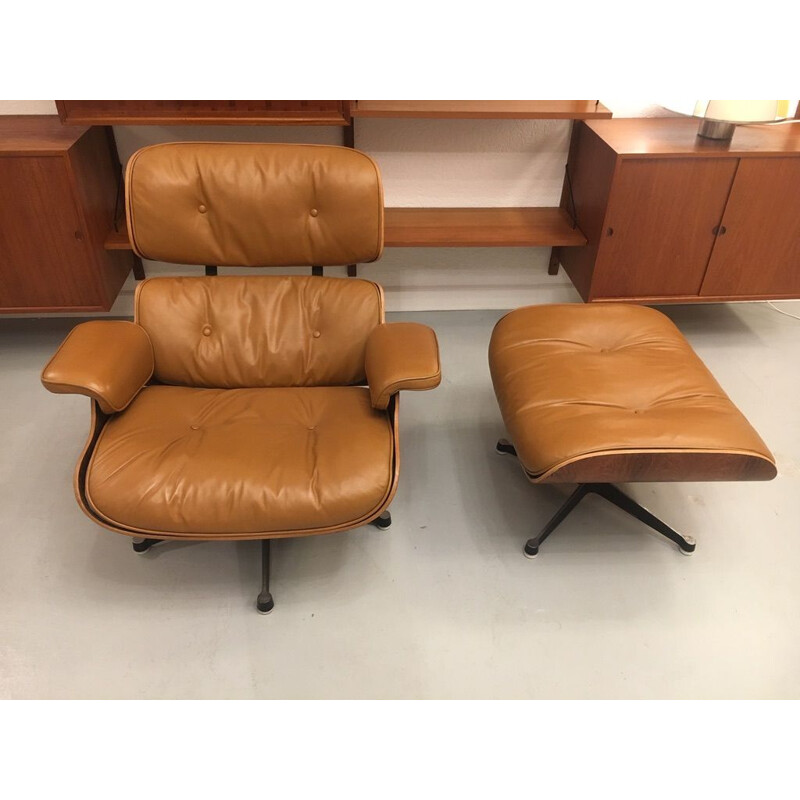 Charles and Ray Eames lounge vintage chair and Ottoman in cognac leather and rosewood for Furniture International 1975