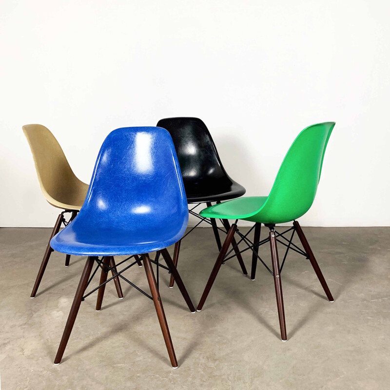 Set of 6 vintage Fiberglass DSW Dining Chairs by Charles & Ray Eames for Herman Miller, 1980s