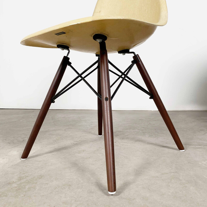 Set of 6 vintage Fiberglass DSW Dining Chairs by Charles & Ray Eames for Herman Miller, 1980s