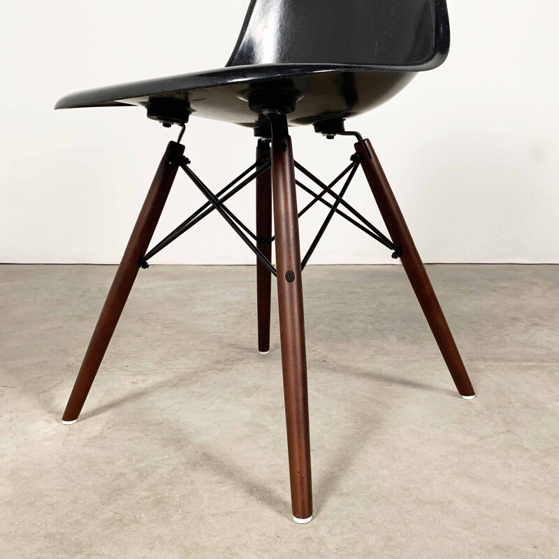 Set of 6 vintage Fiberglass DSW Dining Chairs by Charles & Ray Eames for Herman Miller, 1980s