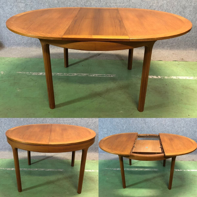 Vintage teak round table with its butterfly extension 1970