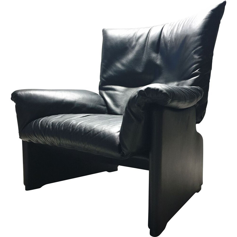 vINTAGE Black Leather Armchair by Vico Magistretti for Cassina, 1980s