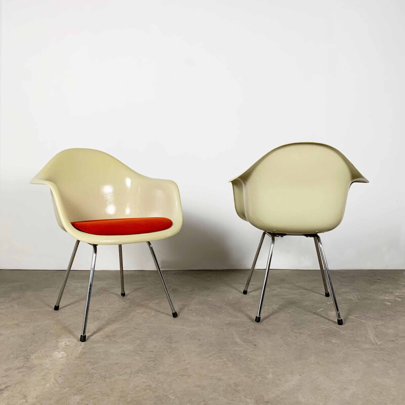 Paire de fauteuils DAX en fibre de verre par Charles et Ray Eames pour Herman Miller, 1980