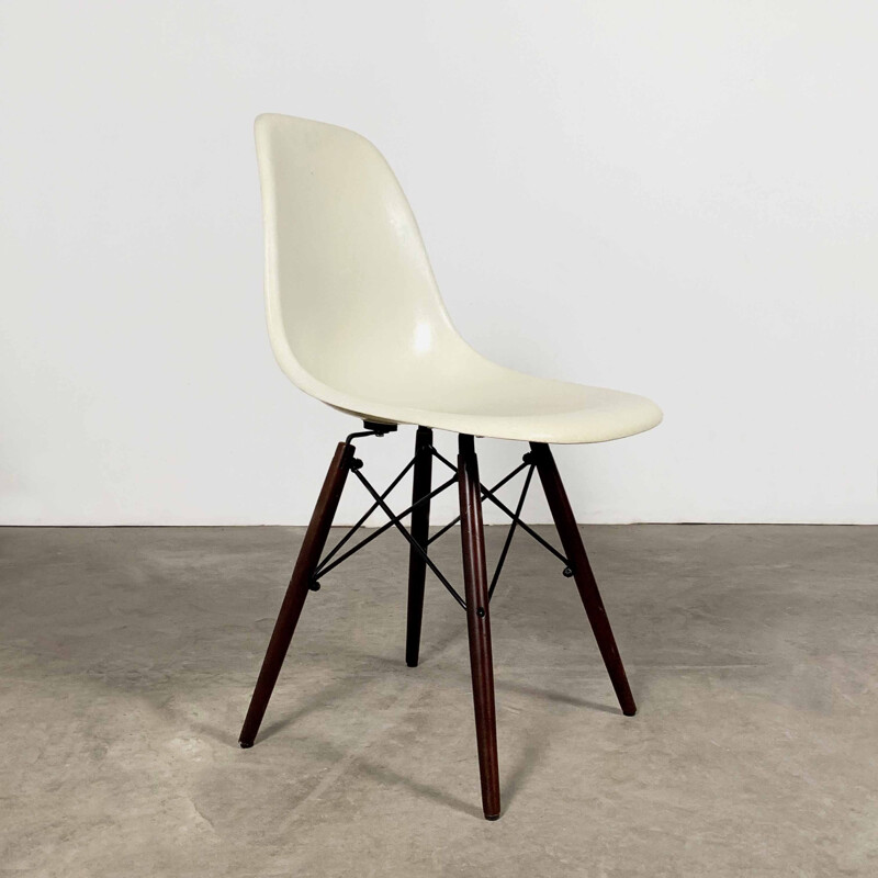 Vintage fiberglass DSW Side Chair by Charles & Ray Eames for Herman Miller, 1980