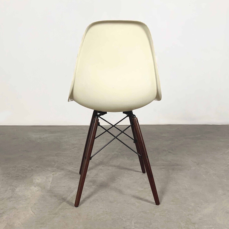 Vintage fiberglass DSW Side Chair by Charles & Ray Eames for Herman Miller, 1980