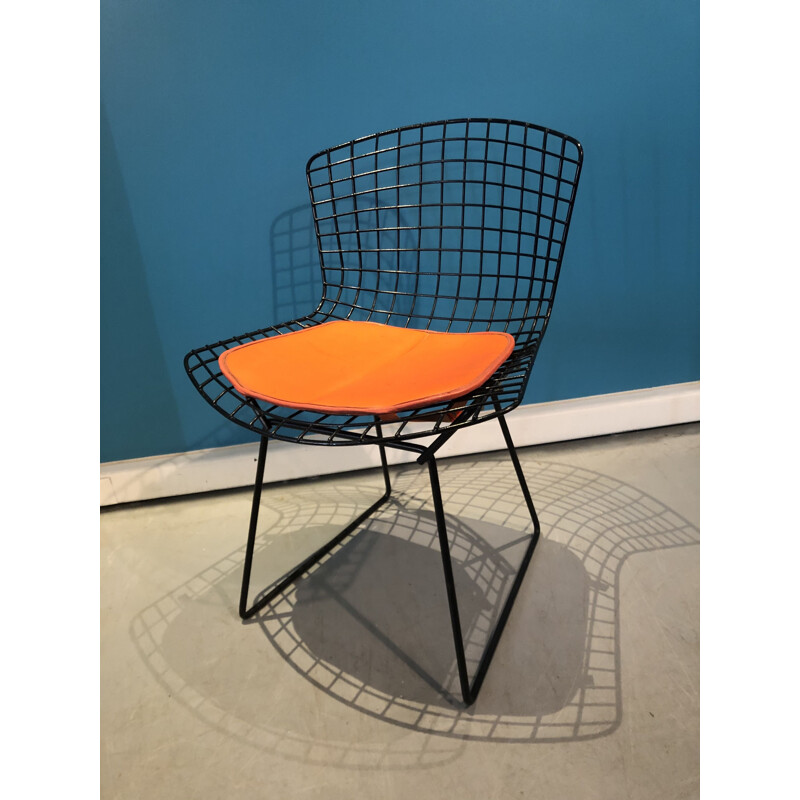 Chaise vintage orange et noir par Harry Bertoia 