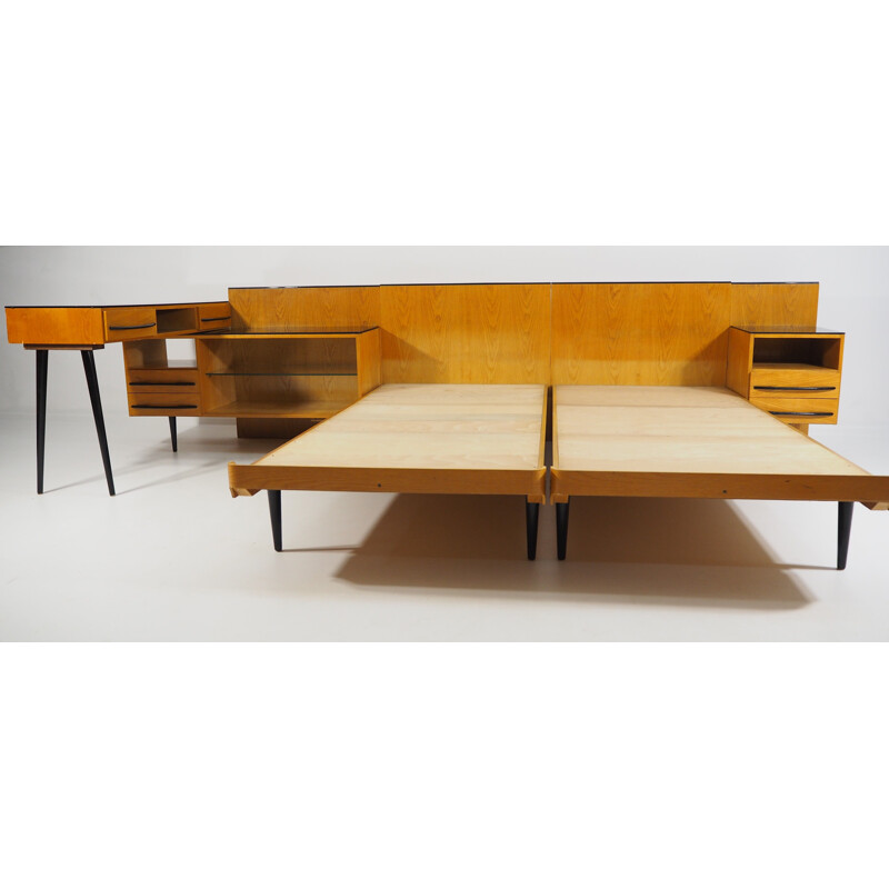 Ensemble lit et bureau vintage par Jindřich Halabala pour UP Závody, 1960s