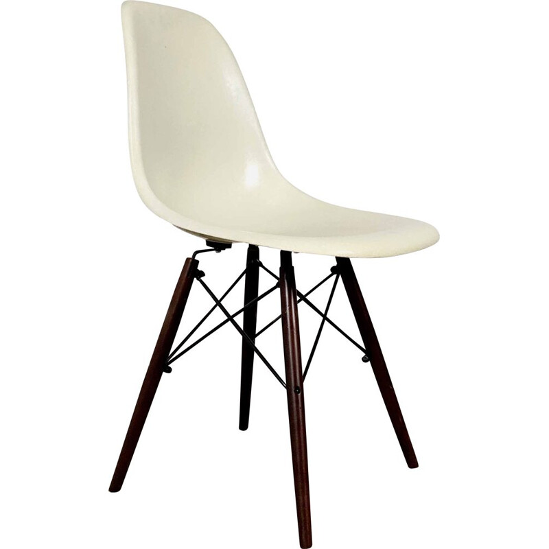 Vintage fiberglass DSW Side Chair by Charles & Ray Eames for Herman Miller, 1980