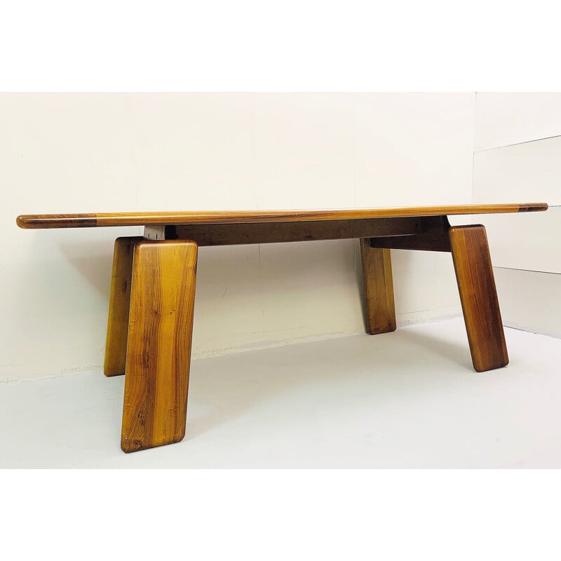 Vintage Walnut dining table by Afra etTobia Scarpa - 1980