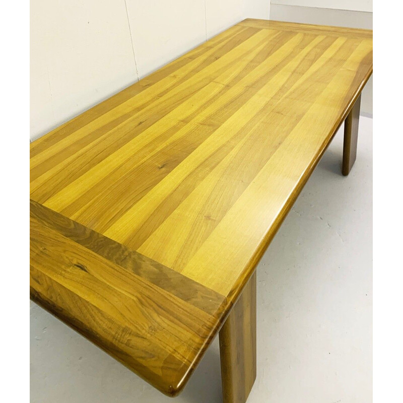 Vintage Walnut dining table by Afra etTobia Scarpa - 1980