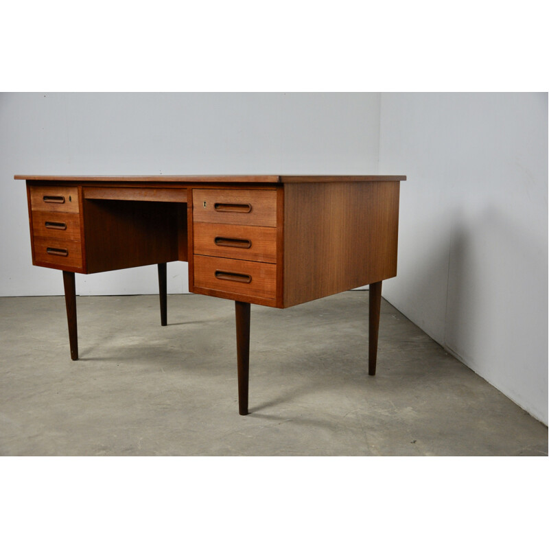 Peter Løvig Nielsen's vintage desk for Løvig, 1950