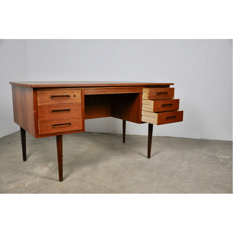 Peter Løvig Nielsen's vintage desk for Løvig, 1950