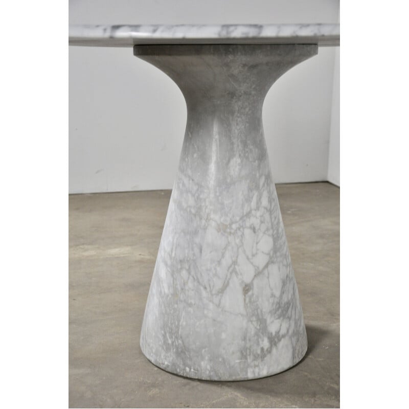 Round dining table in carrara marble 1970