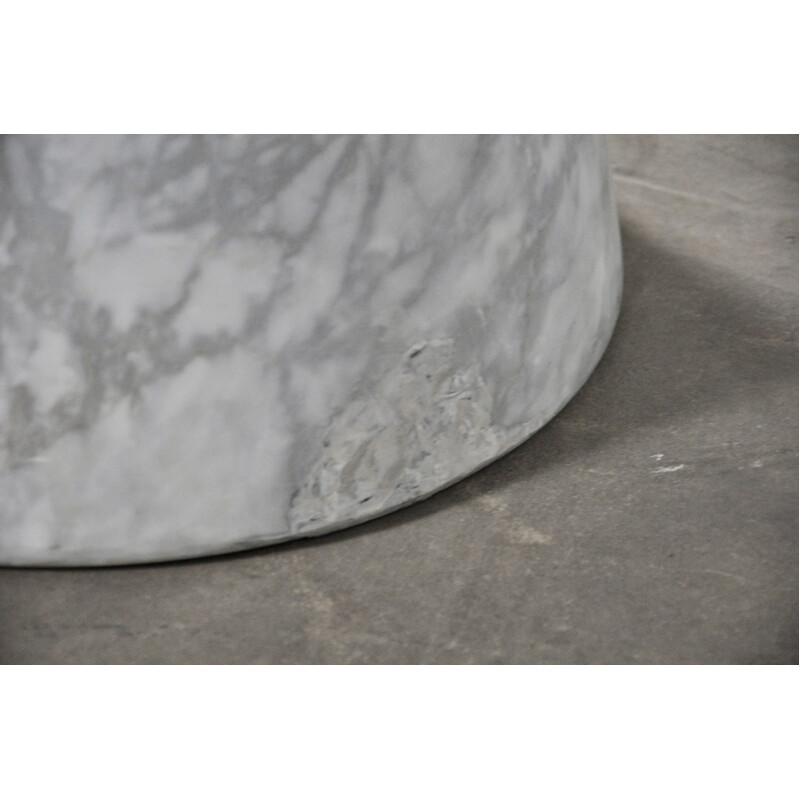 Round dining table in carrara marble 1970