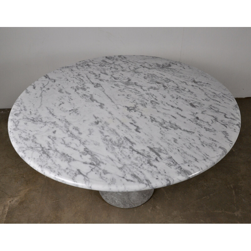 Round dining table in carrara marble 1970