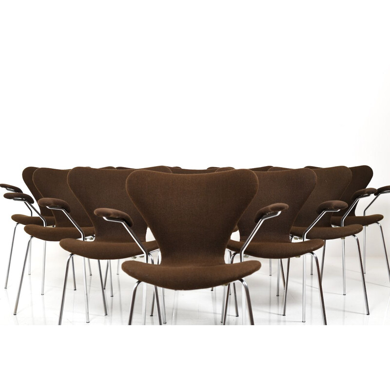 Set of 10 vintage chairs "Series 7" by Arne Jacobsen from Fritz Hansen