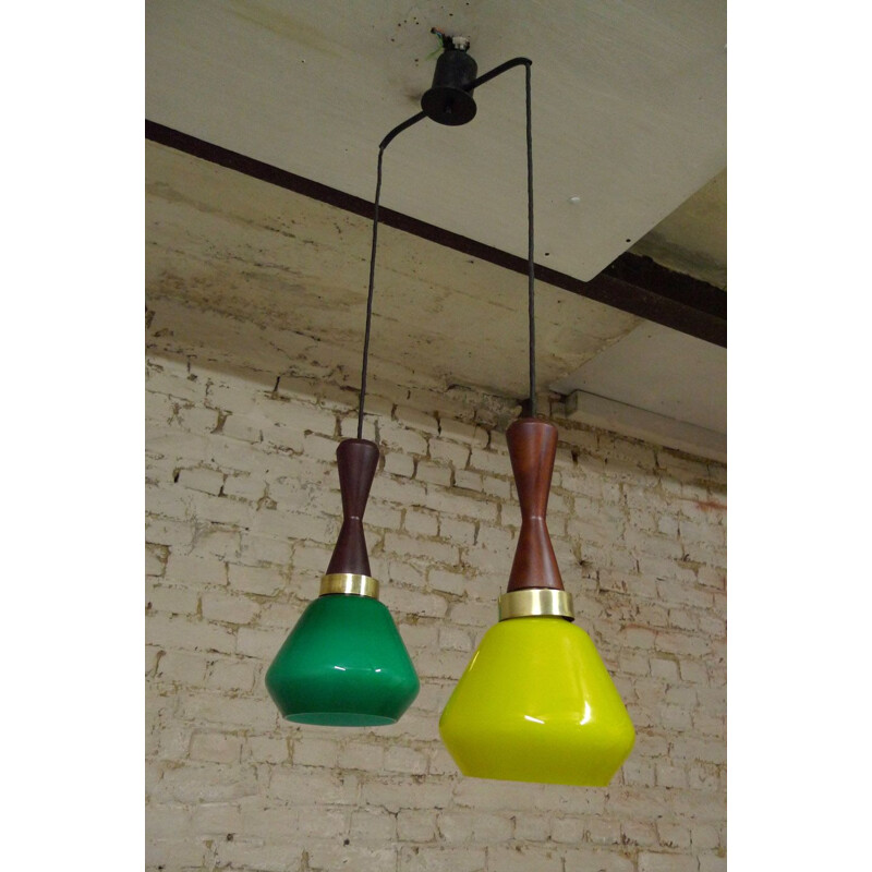 Lampada a sospensione vintage colorata, opalina, ottone e teak, Italia, 1950