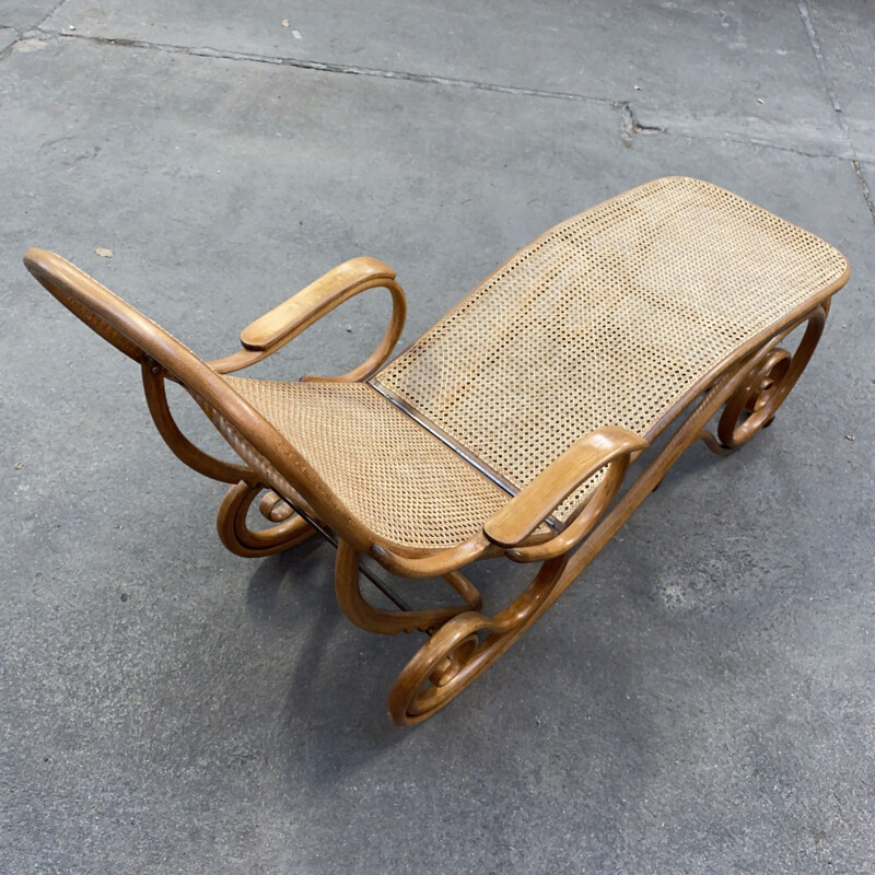 Vintage wooden lounge chair by Michaël Thonet