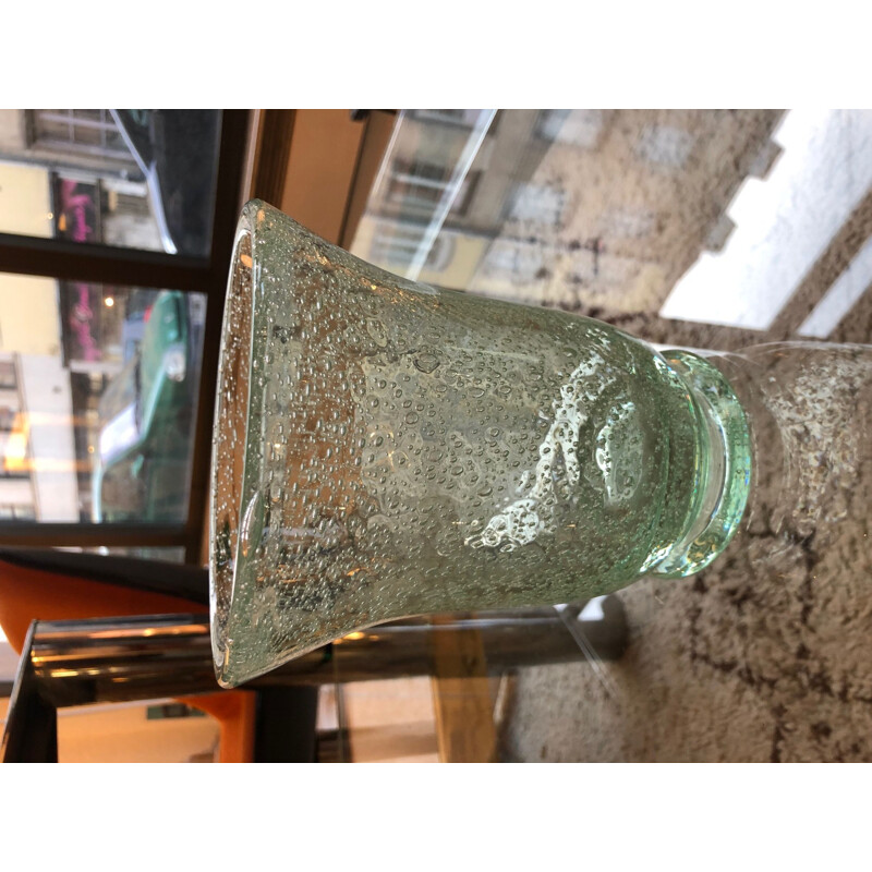 Vase vintage en verre bullé vert par Daum, 1950