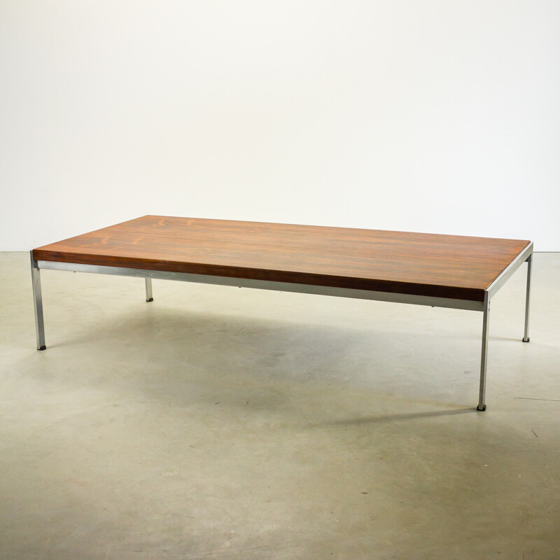 Artifort coffee table "020" in rosewood, Kho LIANG IE - 1960s