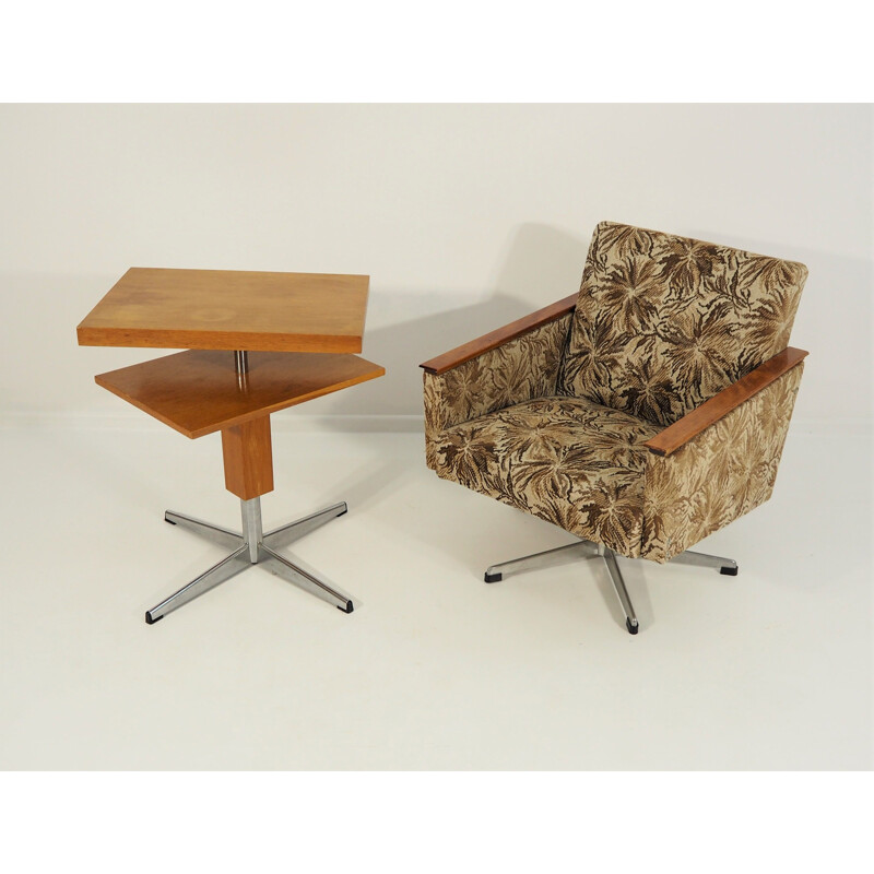 Table et fauteuil vintage de la production Tatra Czech 1970