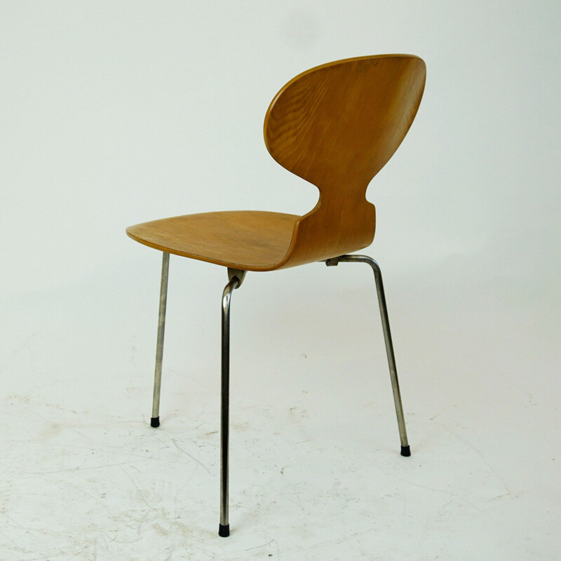 Tripod Ant Chair Mod. 3100 by Arne Jacobsen for Fritz Hansen