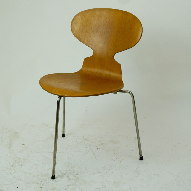 Tripod Ant Chair Mod. 3100 by Arne Jacobsen for Fritz Hansen