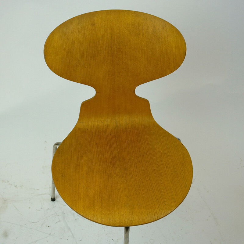 Tripod Ant Chair Mod. 3100 by Arne Jacobsen for Fritz Hansen