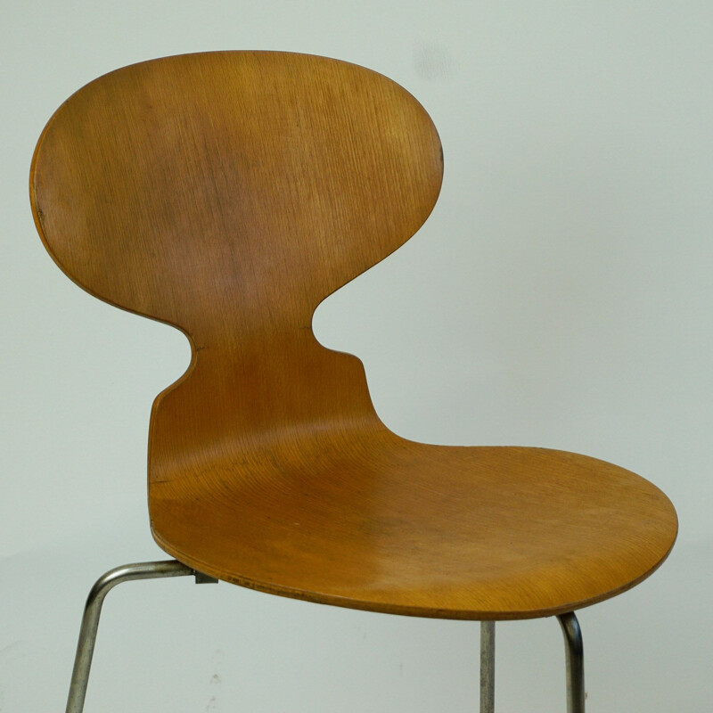 Tripod Ant Chair Mod. 3100 by Arne Jacobsen for Fritz Hansen