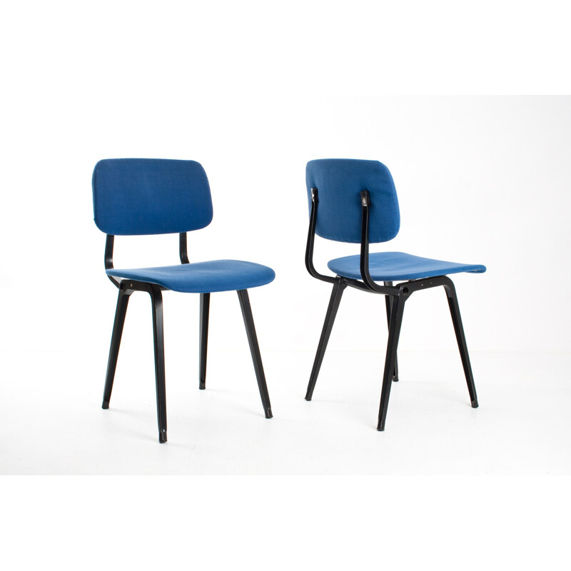 Pair of Ahrend de Cirkel "Revolt" chair in blue fabric, Friso KRAMER - 1954