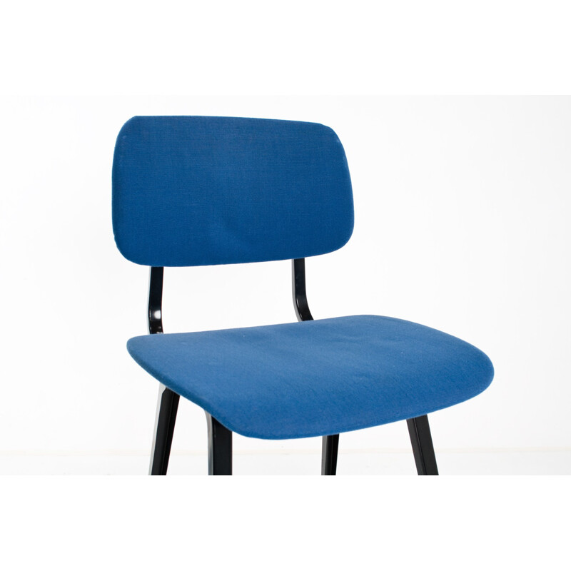 Pair of Ahrend de Cirkel "Revolt" chair in blue fabric, Friso KRAMER - 1954