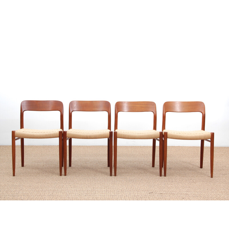 Suite de 4 chaises vintage scandinaves en teck modèle 75 par Niels.O.Moller