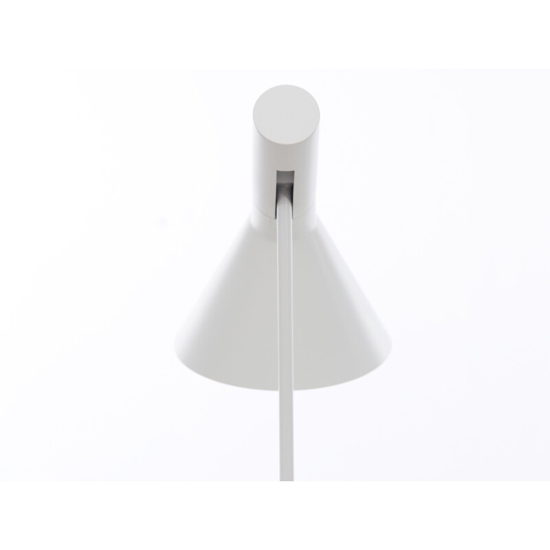 Candeeiro de mesa escandinavo modelo Aj branco por Arne Jacobsen, 1960