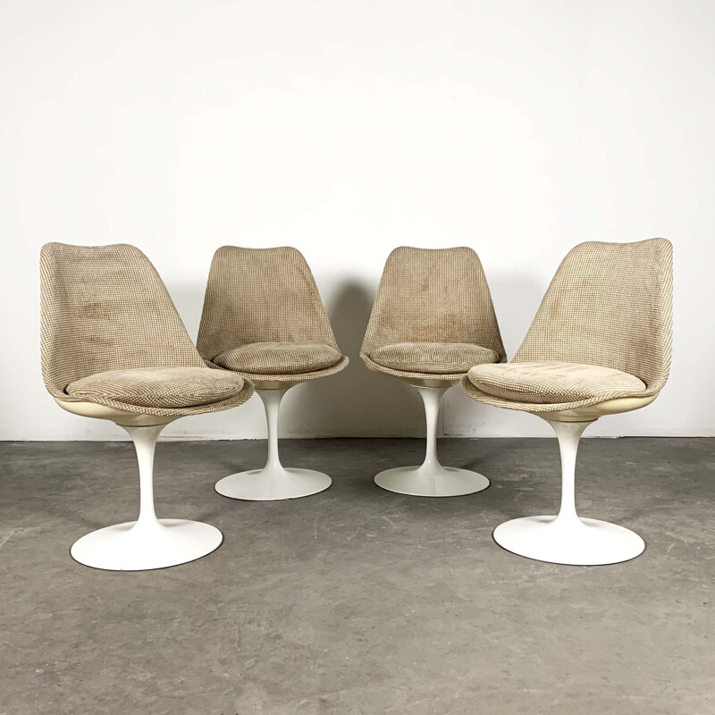 Set of vintage Tulip armchairs and dining chairs by Eero Saarinen for Knoll, 1960s