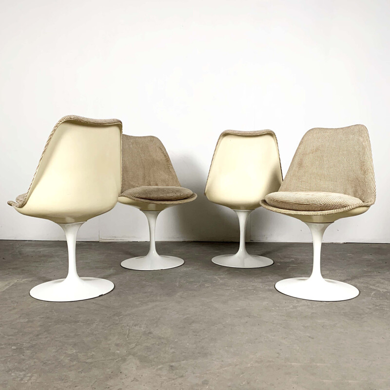 Set of vintage Tulip armchairs and dining chairs by Eero Saarinen for Knoll, 1960s