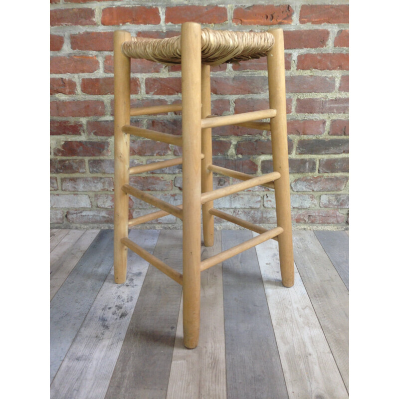 Vintage stool in wood and straw