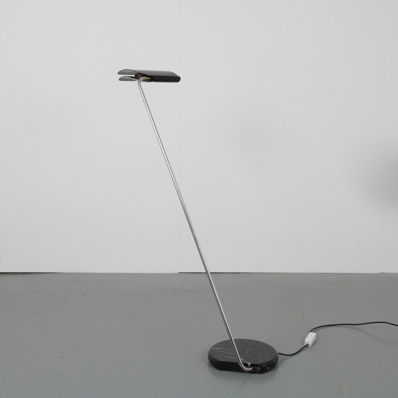 1970s “Tegola” floor lamp  designed by Bruno Gecchelin, manufactured by Skipper in Italy