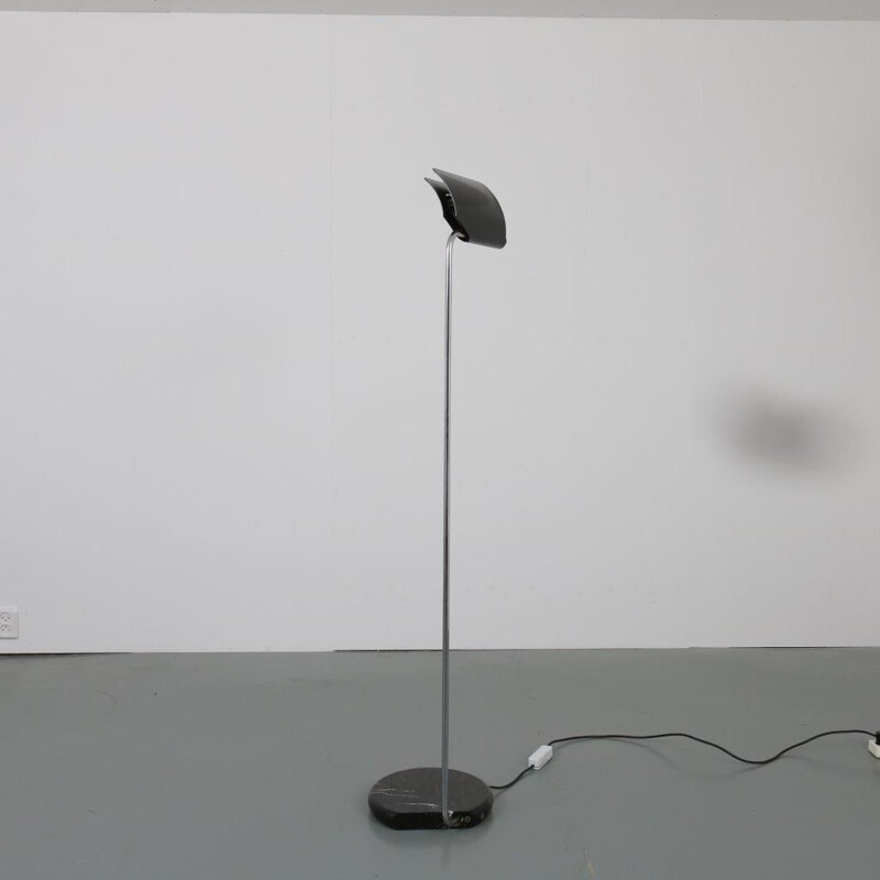 1970s “Tegola” floor lamp  designed by Bruno Gecchelin, manufactured by Skipper in Italy