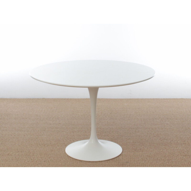 Vintage Saarinen white dining table, post 2000