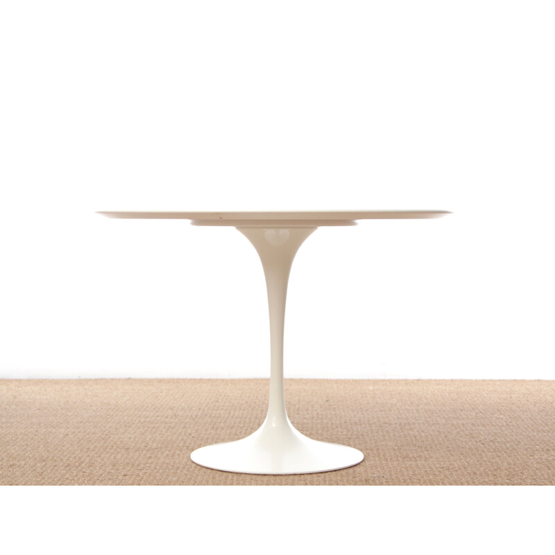 Vintage Saarinen white dining table, post 2000