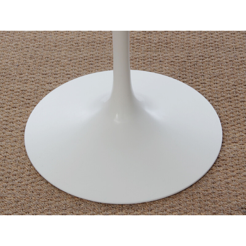 Vintage Saarinen white dining table, post 2000