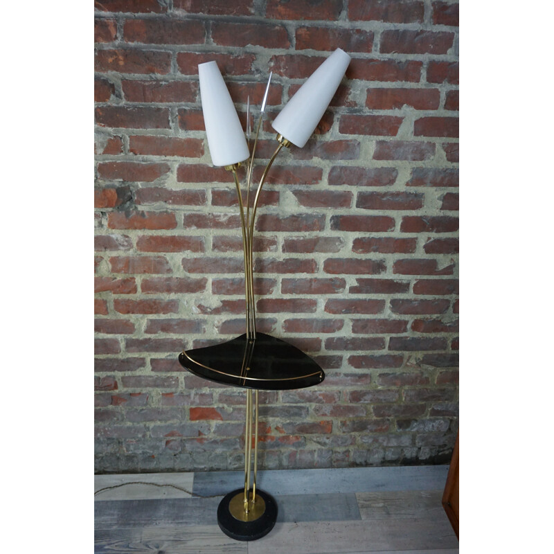 Lampadaire vintage en laiton et opaline blanche par Maison Lunel, 1950