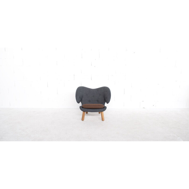 Pelican model armchair by Finn Juhl in grey, 2001