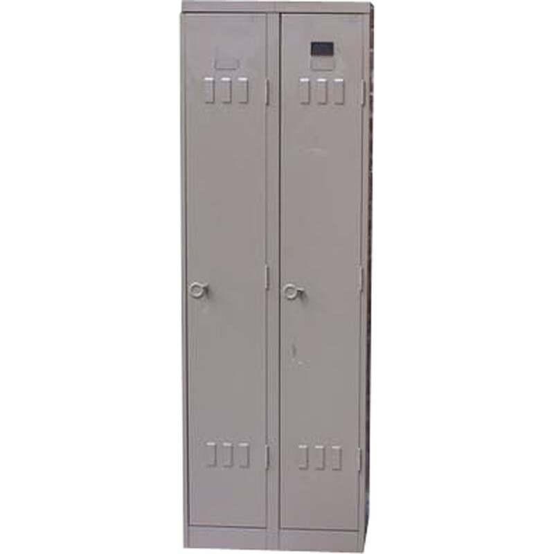 Vintage 2-door metal locker room