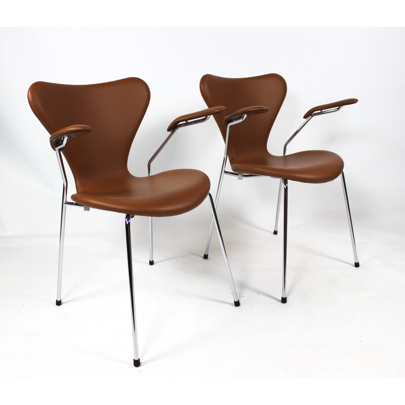 A set of seven chairs, model 3207, with armrests in cognac colored leather by Arne Jacobsen and Fritz Hansen, 2019.