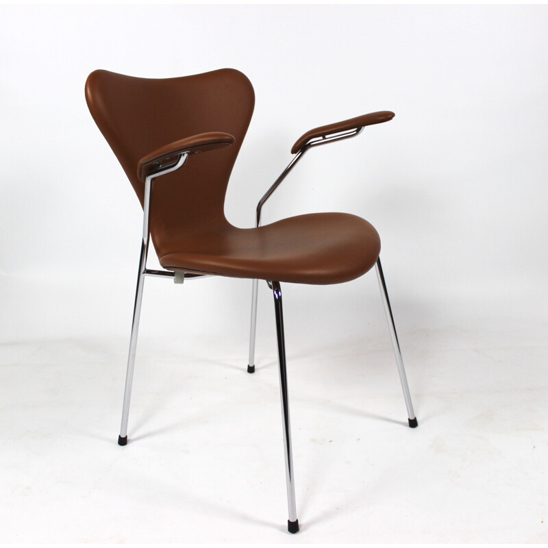 A set of seven chairs, model 3207, with armrests in cognac colored leather by Arne Jacobsen and Fritz Hansen, 2019.