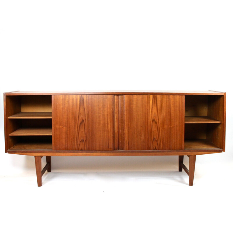 Wide sideboard in teak of danish design from the 1960s 