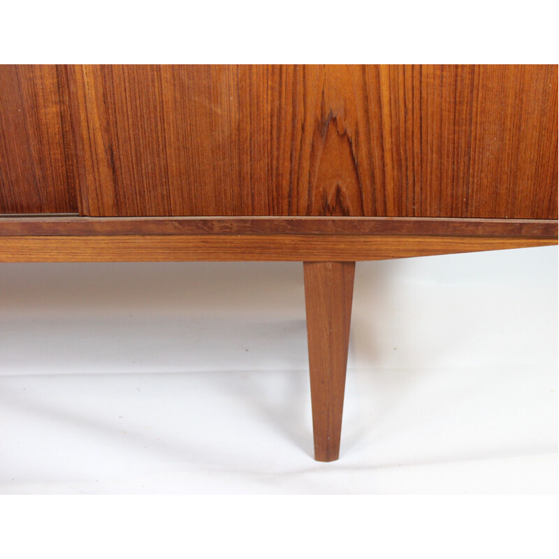 Wide sideboard in teak of danish design from the 1960s 