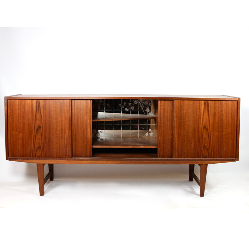 Wide sideboard in teak of danish design from the 1960s 